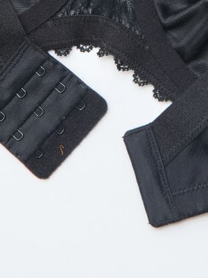 Луксозен дамски сутиен с дантела