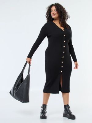 Дълга рокля със златни копчета