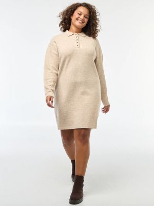 Плетена рокля със златни копчета 