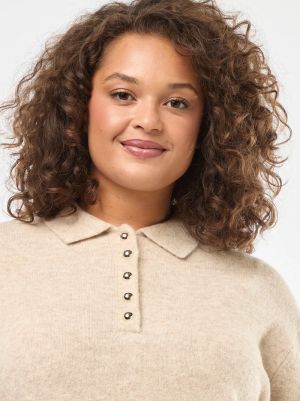 Плетена рокля със златни копчета 