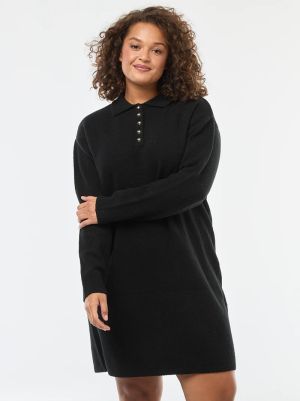 Плетена рокля със златни копчета 