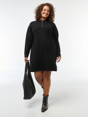 Плетена рокля със златни копчета 