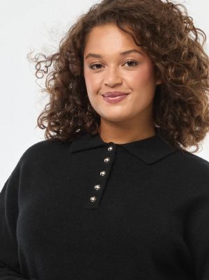 Плетена рокля със златни копчета 