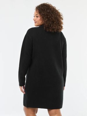 Плетена рокля със златни копчета 