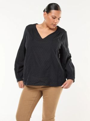 Дамска блуза и ажурна бродерия 