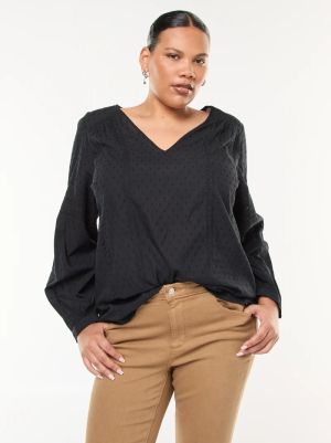 Дамска блуза и ажурна бродерия 