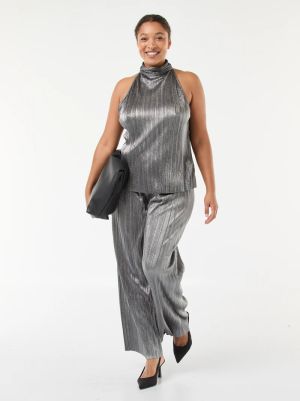 Американски топ с плисирана високя яка