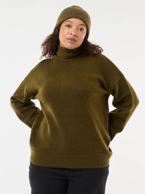 Пуловер с висока яка