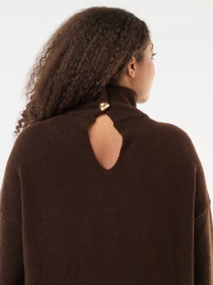 Пуловер с висока яка