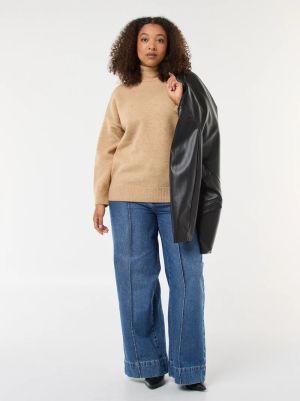 Пуловер с висока яка