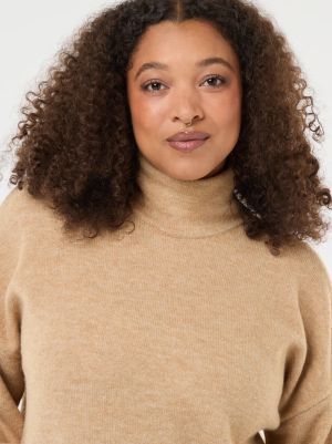 Пуловер с висока яка