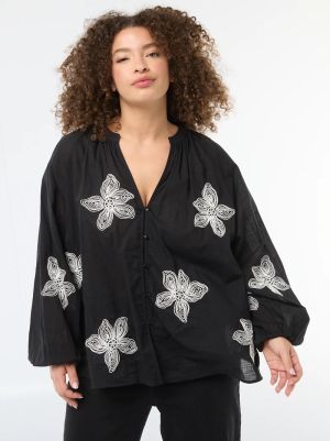 Дамска блуза с бродерия