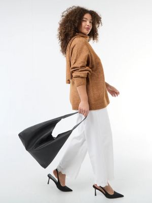 Дамски плетен пуловер с вграден шал 