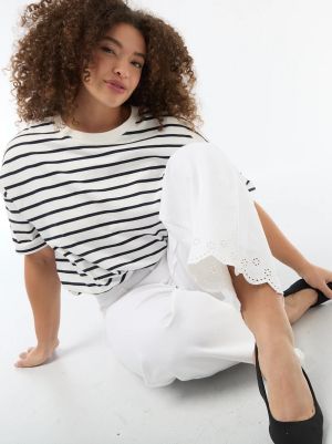 Дънки с висока талия и широки крачоли с джобове отпред