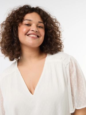 Дамска блуза с дантела