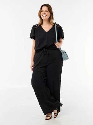 Широк дамски панталон голям размер