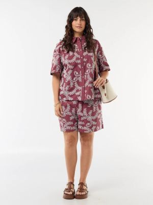 Дамска риза с къс ръкав с бродерия