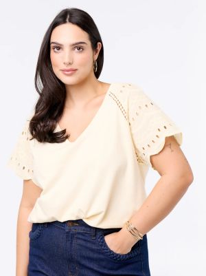 Дамска блуза с бродерия на ръкавите 