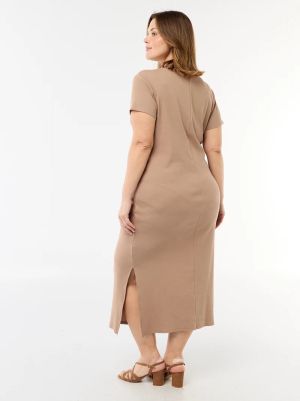 Дълга оребрена рокля с къси ръкави